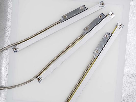 Classe de proteção IP67 Encoders Lineares Ópticos Resolução 5μm Resolução do ecrã Incremental ou Absoluta